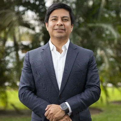 docente Ricardo N. Elías Puelles
